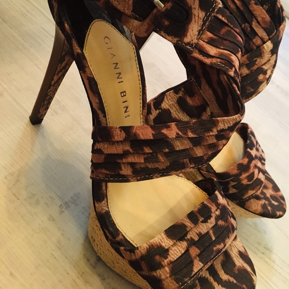 Cheetah Gianni Bini Heels